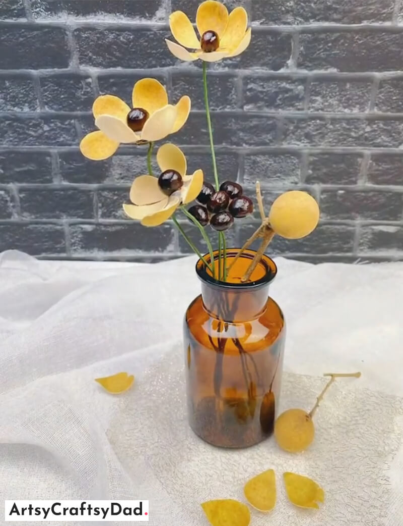 Beautiful Artificial Flower Vase Craft Idea - Artistic Art & Crafts Ideas For Youngsters
