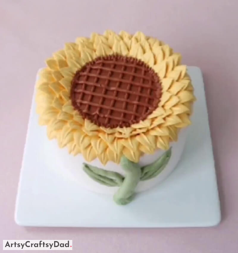 Big Sunflower with Stem and Leaf - Unique Cake Decoration Idea - Ideas for Adorning Cakes with a Sunflower Motif