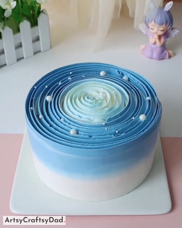 Blue and White Ombre With Pearls Topper - Cake Decoration - At-home bakers can benefit from these cute and easy cake decorating ideas