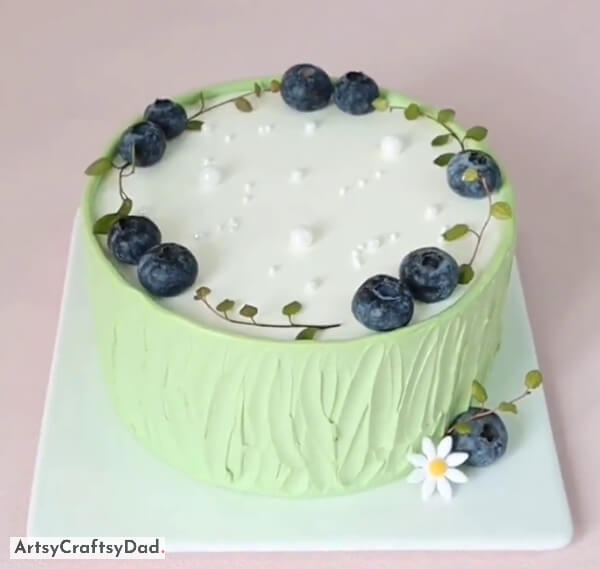 Blueberries and Pearls Topper - Cake Decoration Idea For Home Bakers - Home bakers can make use of these sweet and easy cake decoration ideas