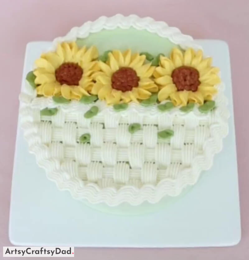 Buttercream Sunflowers and Criss Cross Cake Design Idea - Decorative Concepts for Cakes with a Sunflower Design