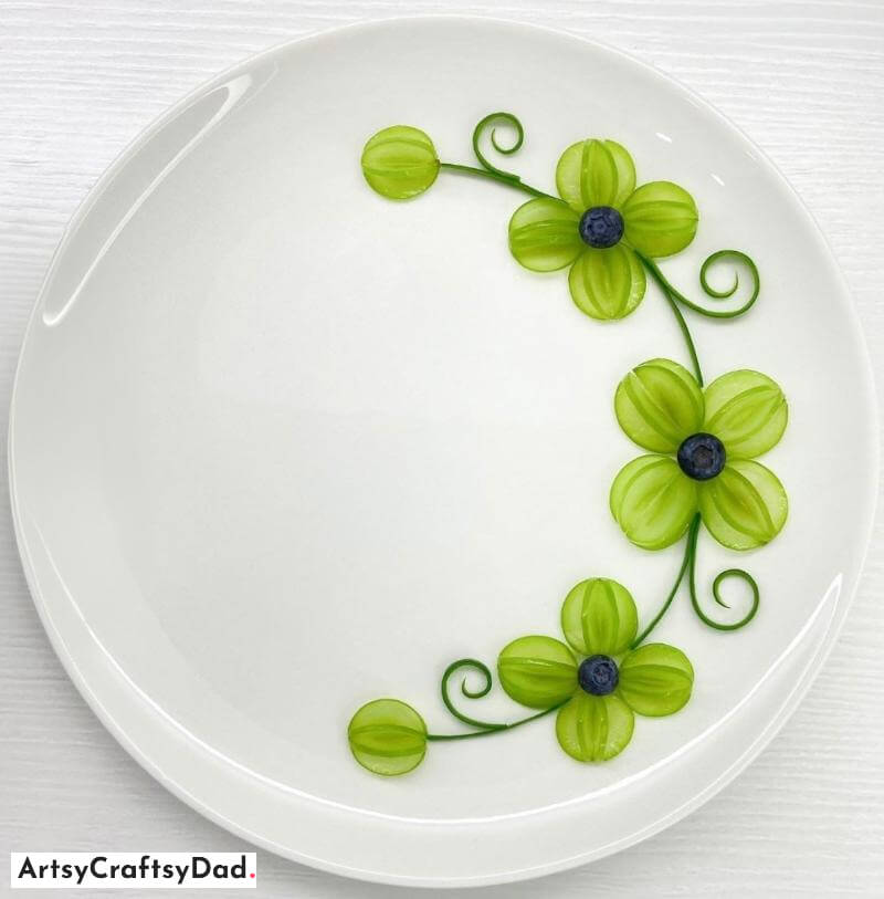 Cucumber Carving Flower Plate Decoration - Imaginative Decorating Ideas for Half-Moon Designs on Round Platters