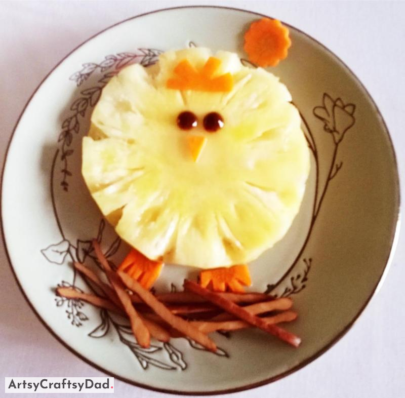 Cute Little Chick Plate Decoration Idea for Kids to Make with Parents - An Adorable Small Chick Plate Craft for Parents and Kids to Create Together