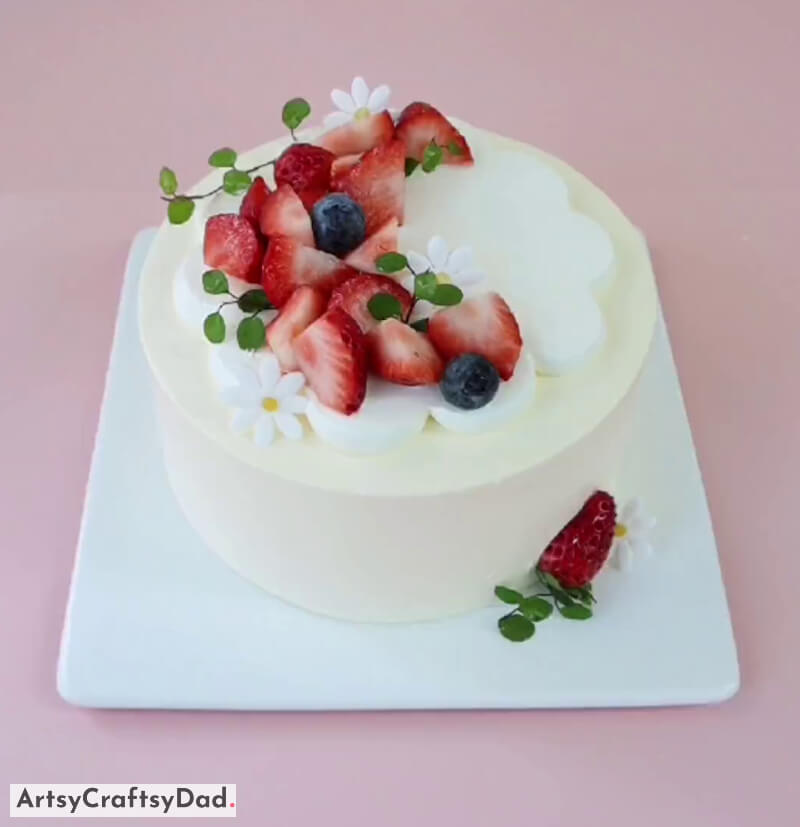Delicious Strawberries and Blueberries Cake Decoration Idea On White Sponge Cake - Pleasing & Delightful Strawberry Toppings for Cake Embellishment