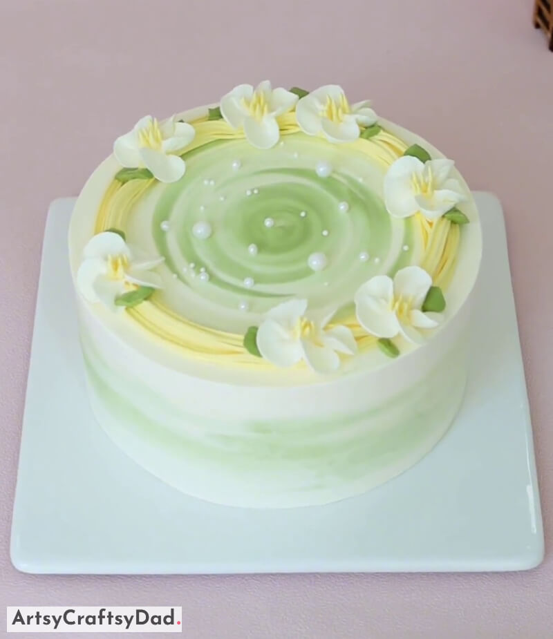 Easy Green and white Cream Cake Decoration With Flowers Icing - Creative Cake Formation & Decoration Concepts 