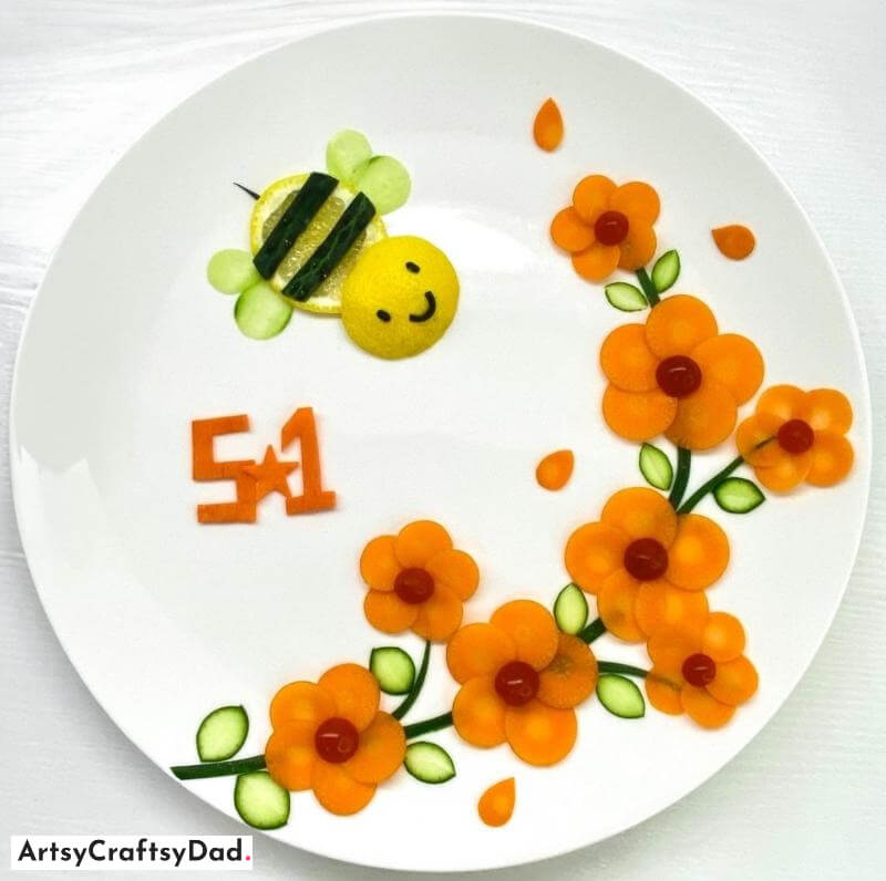 Flowers and Bee Plate Decoration Idea For Spring Celebration - Attractive Salad Plate Decor Concepts for Kids