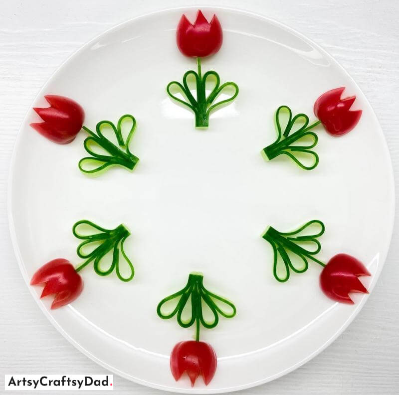 Fresh Tomato Lily Flower Food Decoration Idea - Designing a ring-shaped dish with a blossoming edge featuring fruits and vegetables!