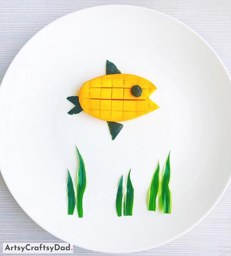 Fruit Fish Using Mango and Watermelon Peel Plate Decoration Idea - Ideas to Make Eating Fun for Children 