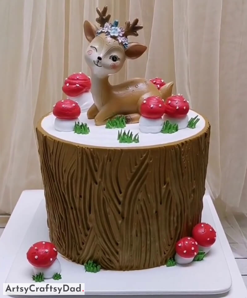 Incredible Woodland Deer Cake Design Idea - Joyful Christmas Cake Decoration Ideas for Your Celebrations 