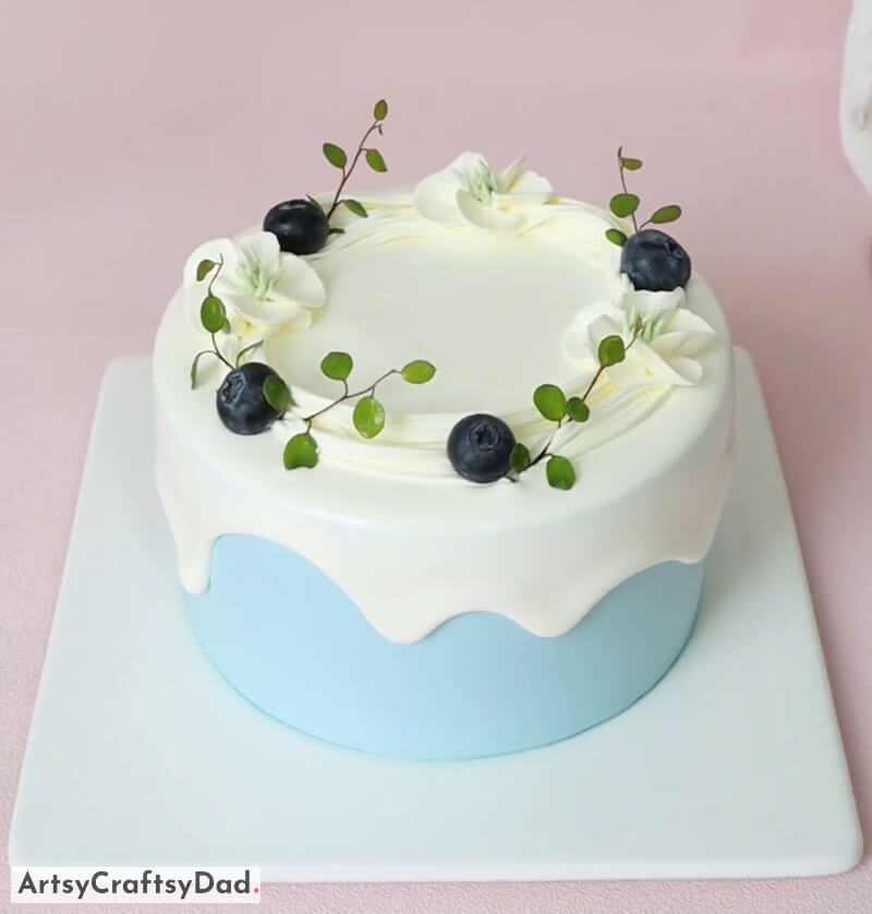 Lemon-Blueberry Cake Decorating Idea - Innovative Concepts for Decorating Cakes with a Fruit Focus 