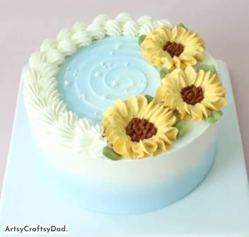 Make Sunflower Decorations on Blue and White Ombre Cake - Sunflower Cake Decorating Motifs 