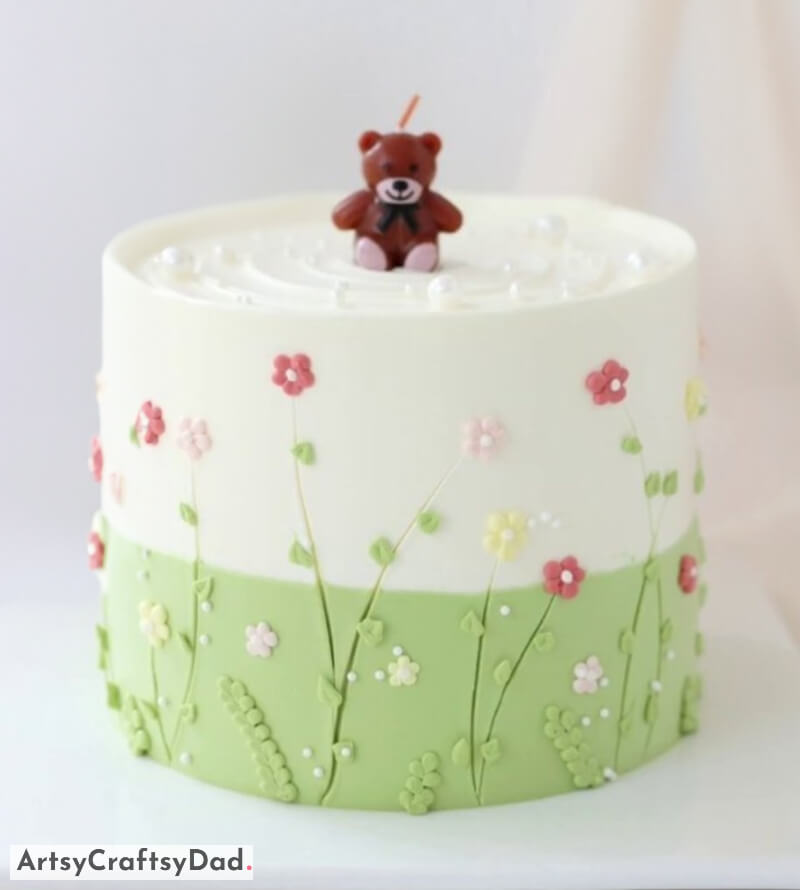 Mini Bear Figurine Cake Decoration With Spring Flowers - Gorgeous Floral Cake Patterns 