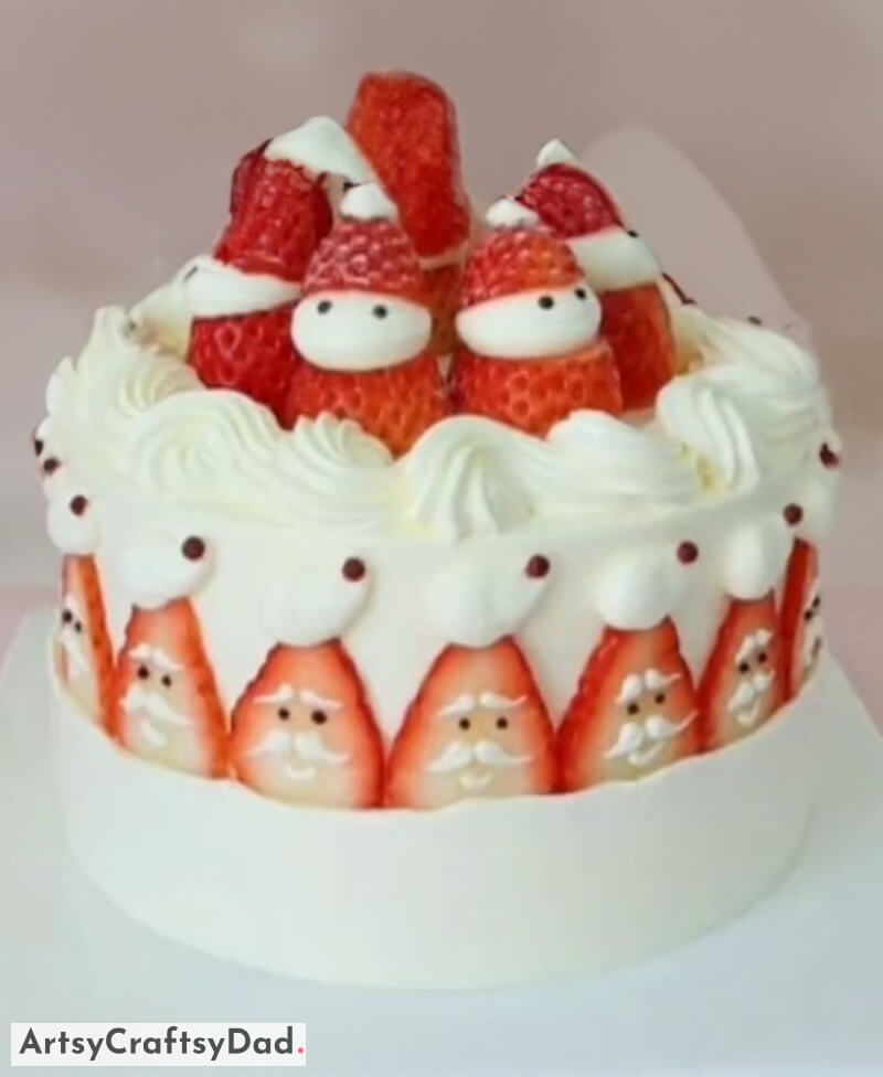 Mini Strawberry Santas Shaped Fraisier Cake Decoration For Christmas - Enjoyable & Mouthwatering Strawberry Toppings for Cake Garnishing