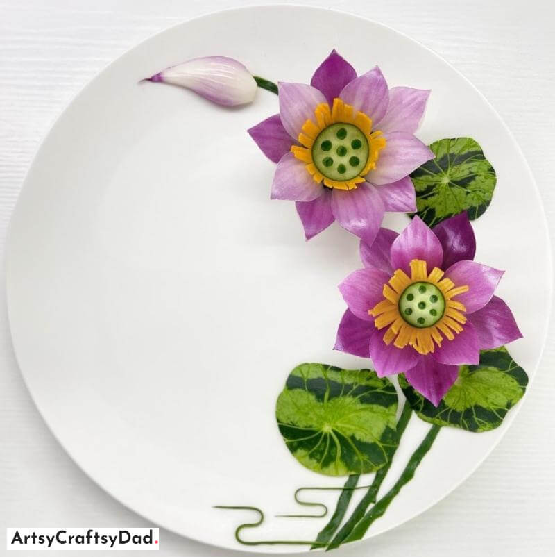Onion Flower and Watermelon Skin Leaves Food Decoration - Unique Decoration Solutions for Semi-Circular Designs on Round Plates