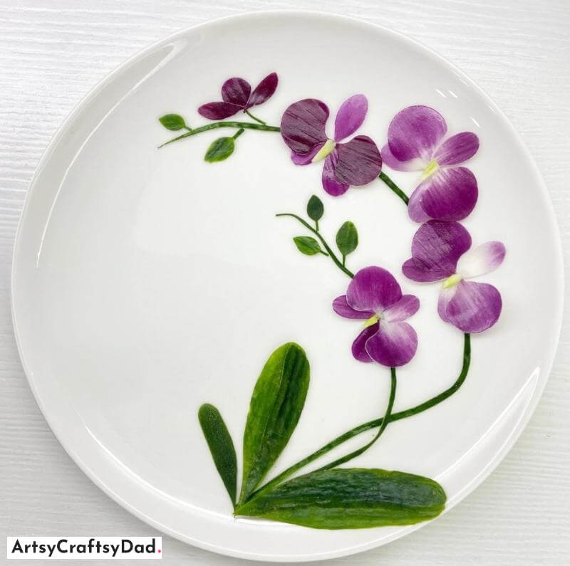 Onion Flower Vine Food Plate Decoration - Creative Ways to Decorate Half-Circles on Round Plates