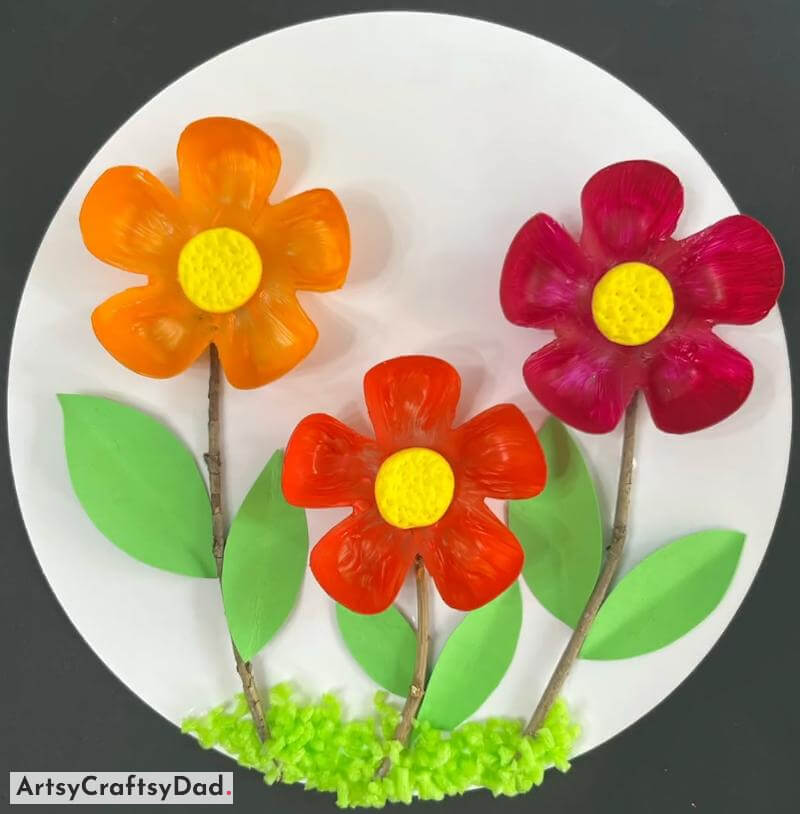 Plastic Bottle Flowers Craft Idea for Kids - Crafting a Round Shape with Recycled Supplies 