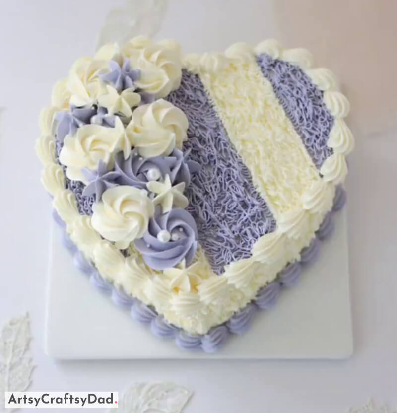 Purple and Off-White Buttercream Flowers Topper - Cake Decoration Idea - Decorating cakes for Valentine's Day 