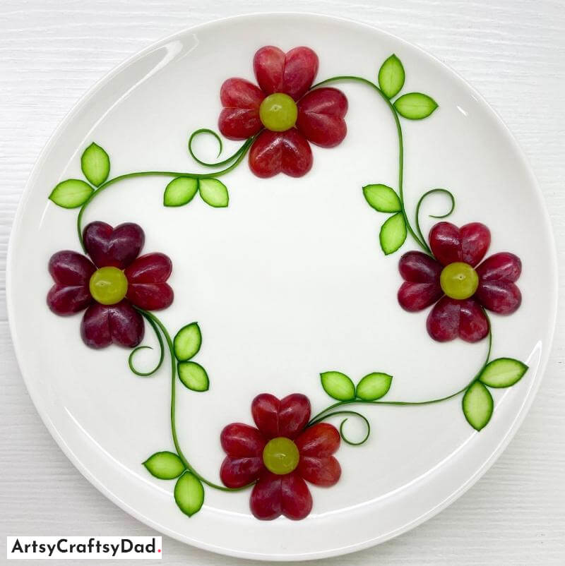 Red Grapes Flower for Food Plate Decoration - Forming a Round Tableware Decoration with Fruit and Vegetable Design!