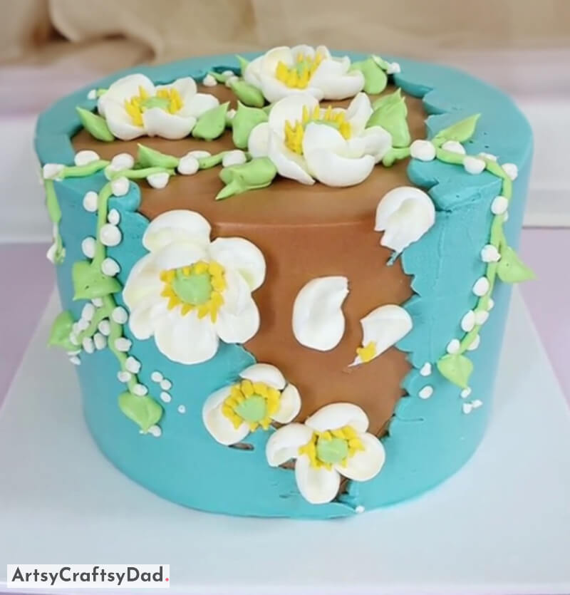 Rustic Flowers Cake Decoration With Vines - Appealing Blooms Cake Designs 