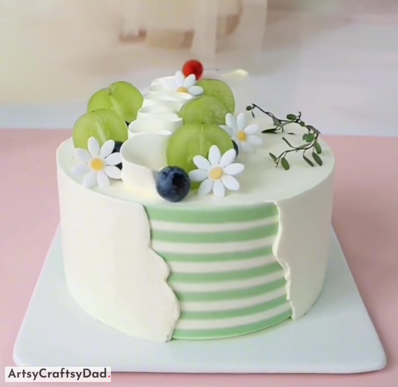 Shine Muscat and Flower - Fondant Cake Decoration - Innovative Fruit Cake Decor Ideas