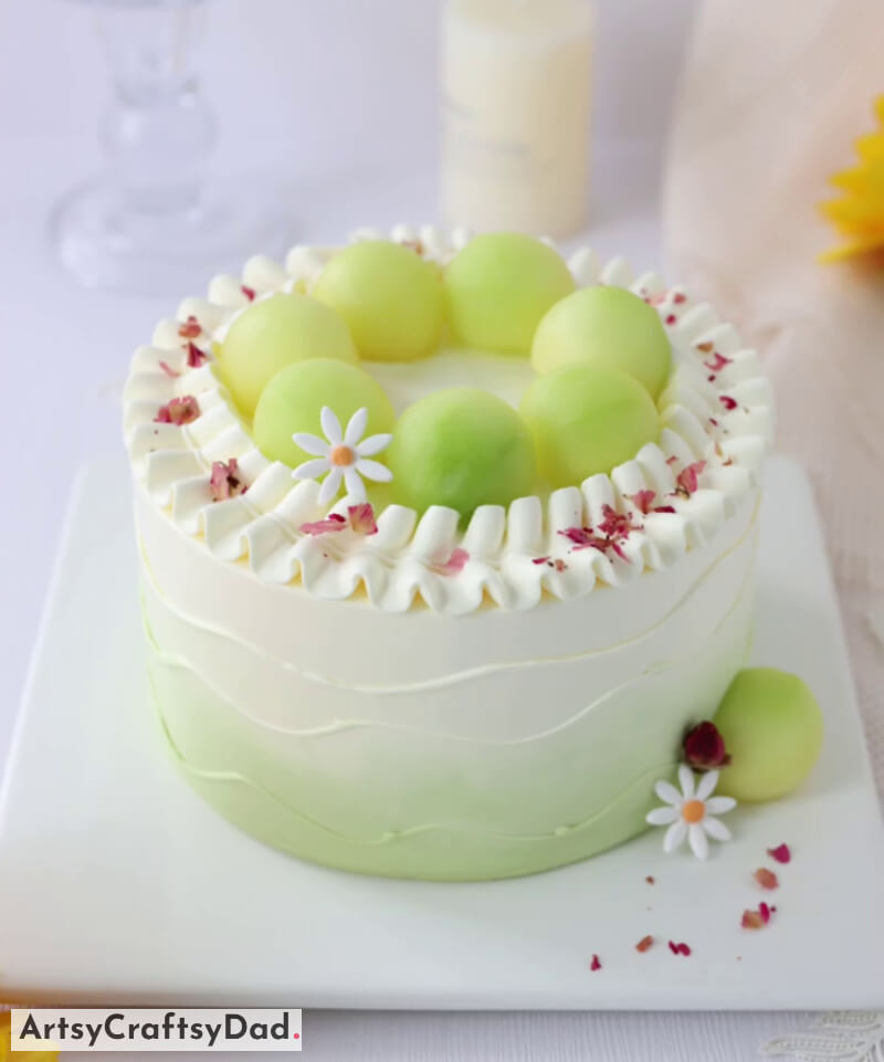 Shine Muscat Fruit Cake Decoration Idea - Fruit-Themed Cake Decorations for the Artistic Baker