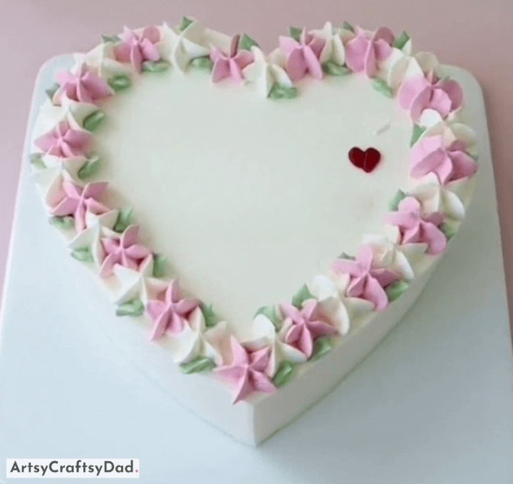 Simple and Easy Buttercream Cake Decoration Idea - Adding decorations to cakes for Valentine's Day