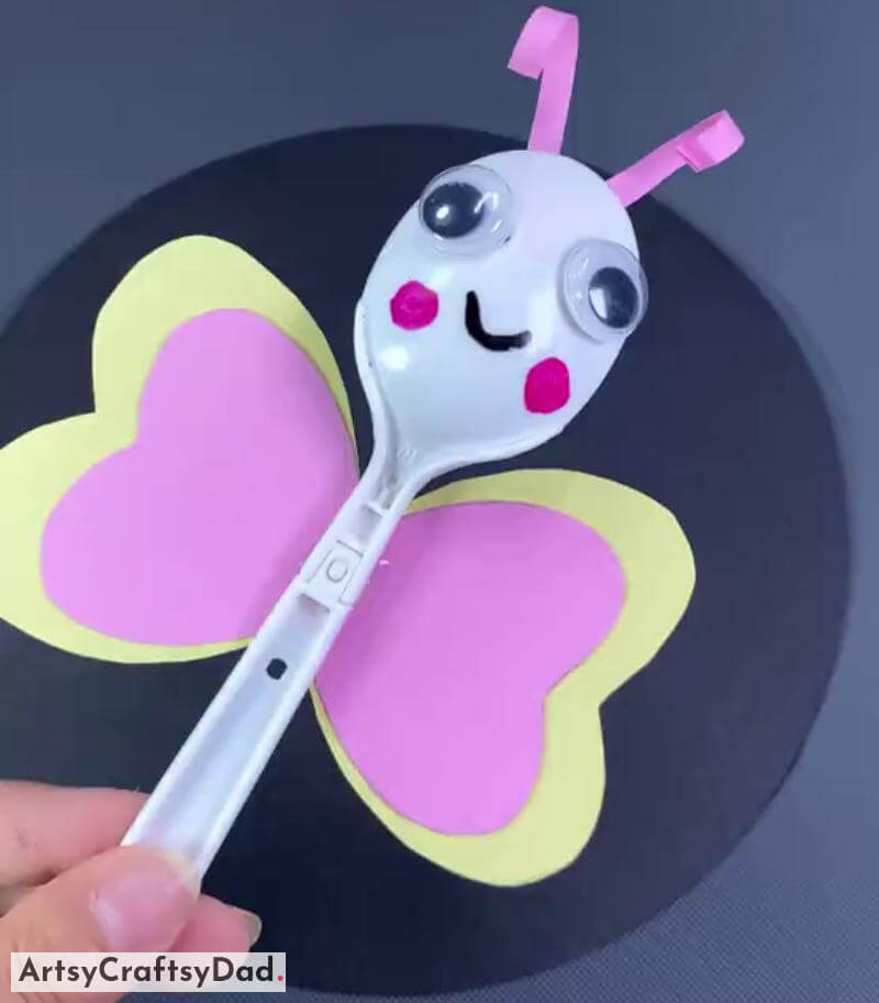 Simple Plastic Spoon and Paper Butterfly Craft Idea For Kindergartners - Interesting Crafts with Upcycled Materials for Little Ones 