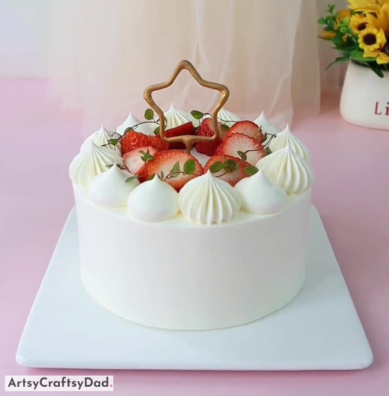 Strawberries and Chocolate Star Topping Decoration on Vanilla Cake - Appetizing & Delicious Strawberries Topping Cake Adornment Inspirations