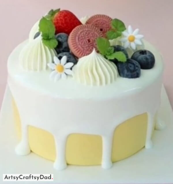 Vanilla Buttercream With Fruits and Biscuit Cake Decoration - Home cooking enthusiasts can find some great cake decoration ideas