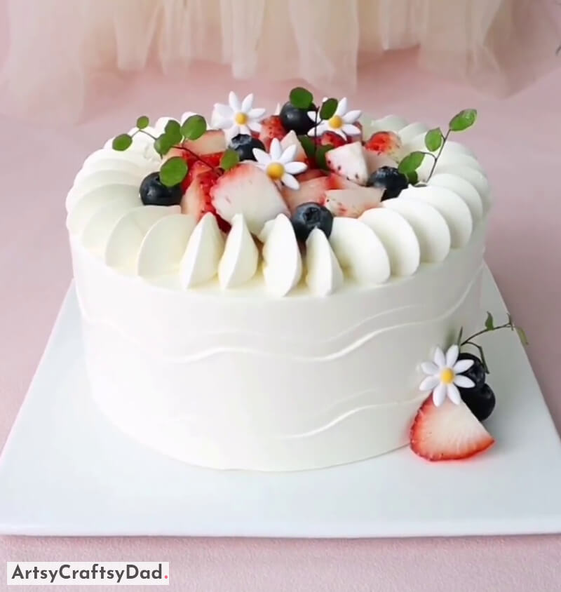 Yummy Berries Topper Decoration on White Cake - Palatable & Scrumptious Strawberries Topping Cake Ornament Concepts