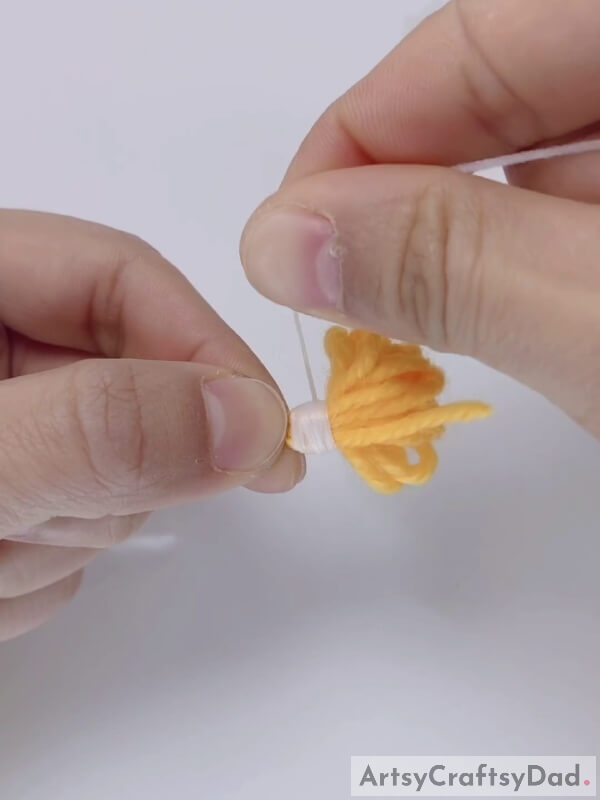 Wrapping thread over woolen thread