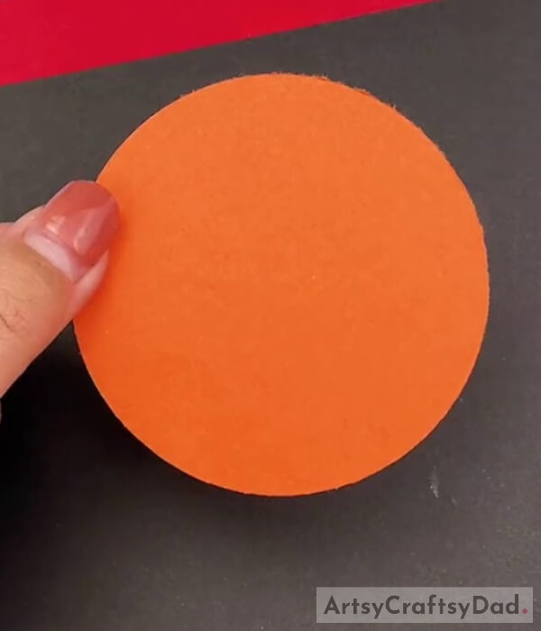 Taking a Round Orange Craft Paper