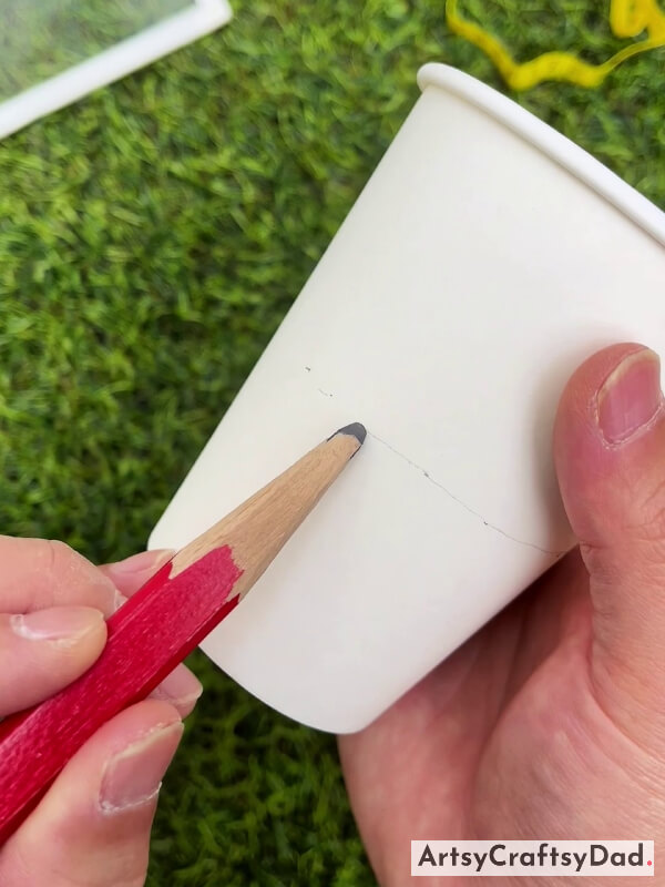 Drawing A Horizontal Line On Paper Cup