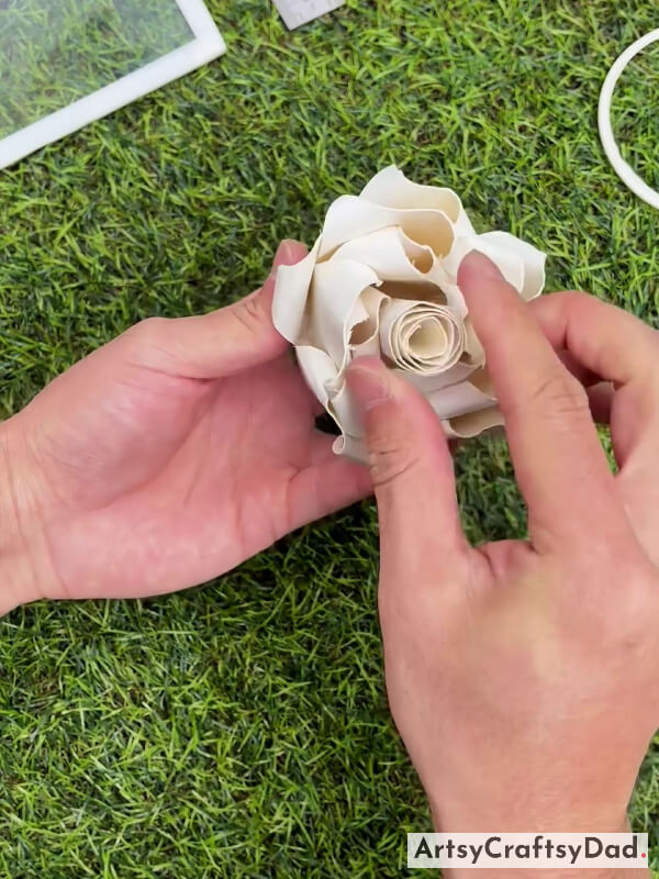 Putting Paper Roll Inside The Flower