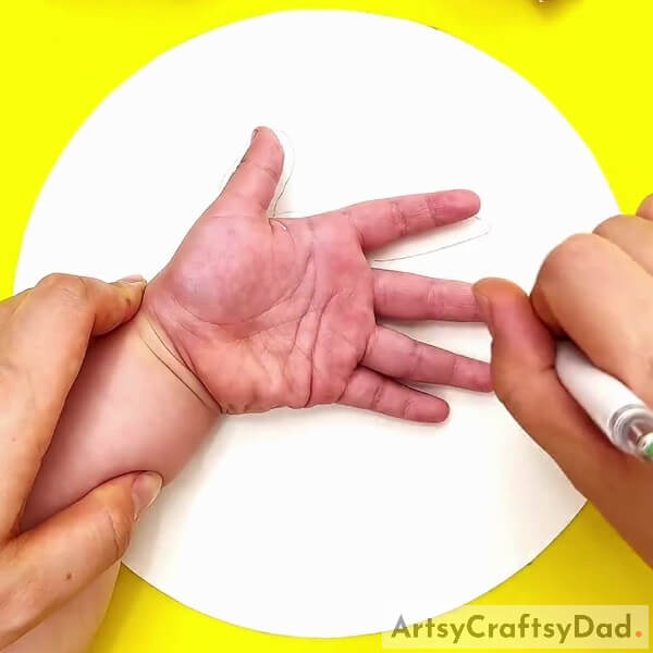 Outlining The Hand