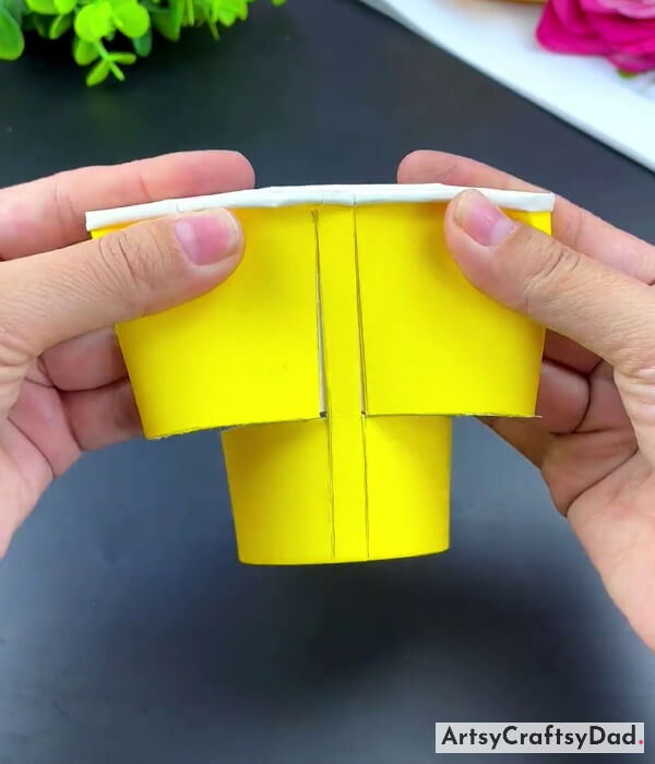 Pressing Paper Cup Upper Front Edges