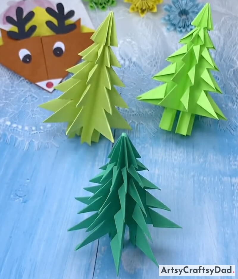 How To Make an Origami Christmas Tree-Pleasurable and creative 3D paper projects to entertain and inspire children.