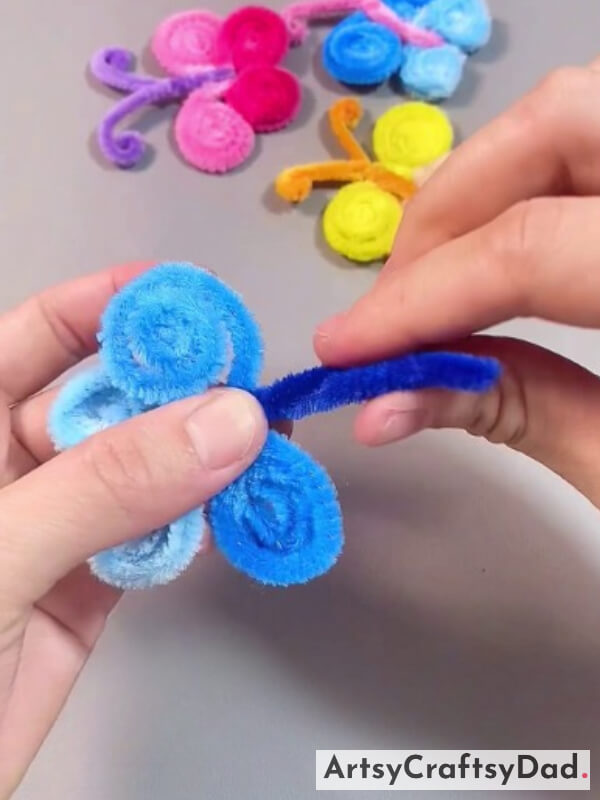 Fold The Upper Pipe Cleaner